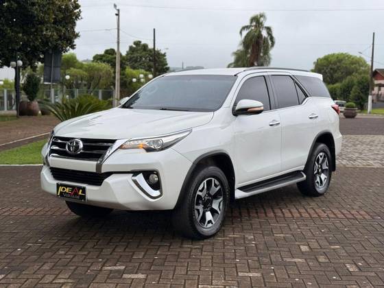 TOYOTA HILUX SW4 2.8 SRX 4X4 7 LUGARES 16V TURBO INTERCOOLER DIESEL 4P AUTOMÁTICO TOYOTA HILUX SW4 2.8 SRX 4X4 7 LUGARES 16V TURBO INTERCOOLER DIESEL 4P AUTOMÁTICO